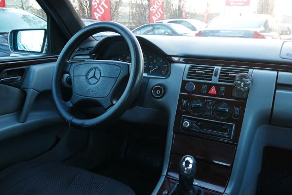 Mercedes-Benz E-Klasa - Galeria [8]