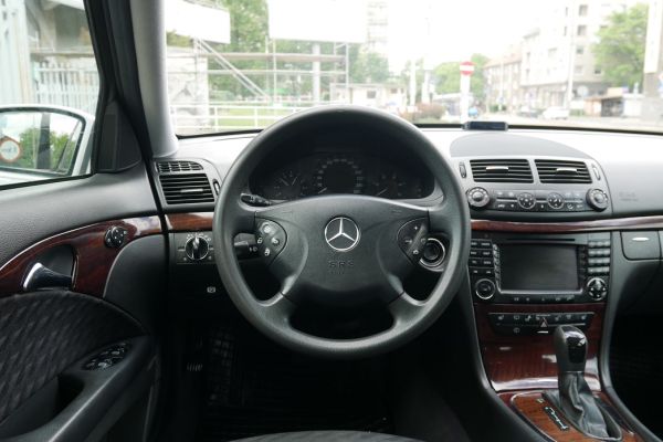 Mercedes-Benz E-Klasa - Galeria [18]