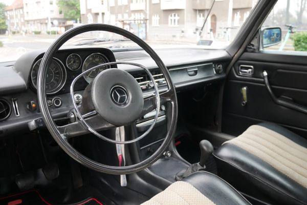 Mercedes-Benz W115 - Galeria [12]